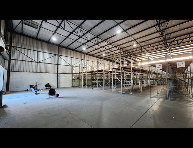1,551M² WAREHOUSE TO LET IN SPARTAN